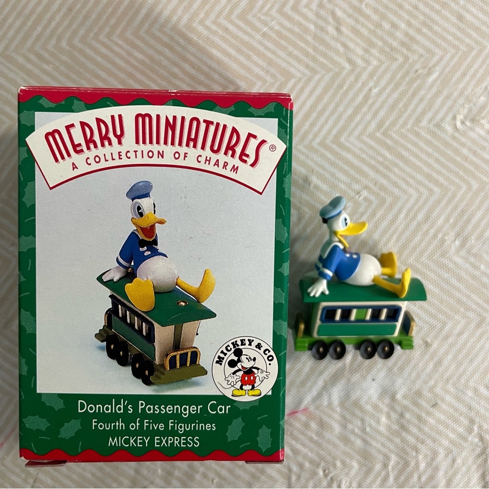 Hallmark Disney Donald Duck Vintage Christmas Ornament Tree Detailed Collectors